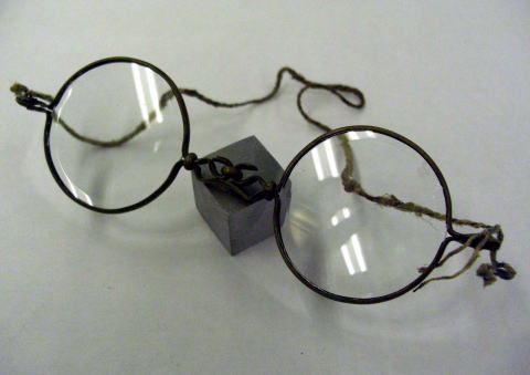 水晶レンズ使用の古丸眼鏡
